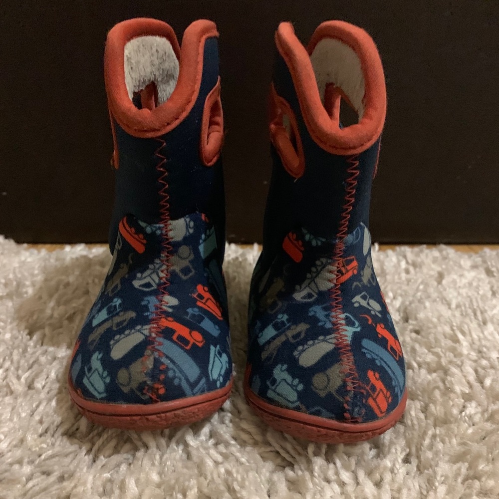 Toddler size 4 Bogs